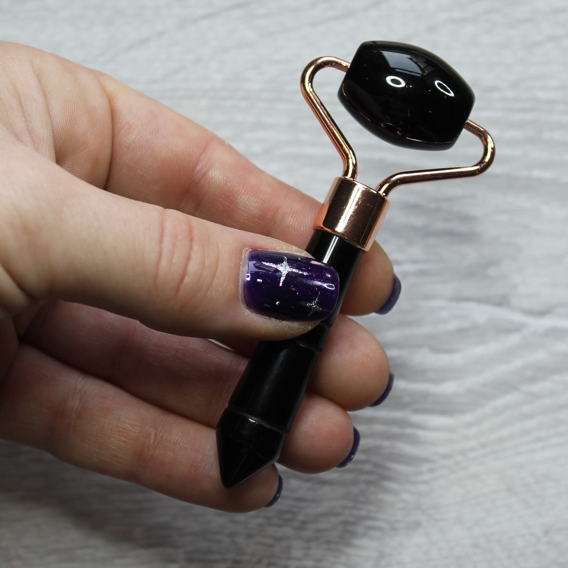 BLACK OBSIDIAN Face Roller image 2