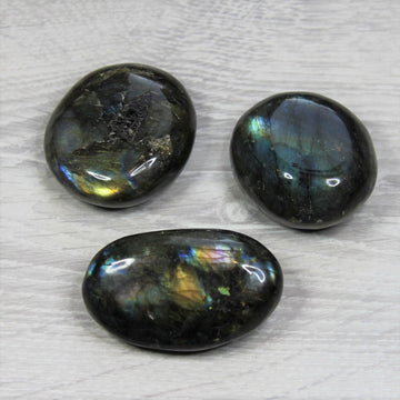 LABRADORITE Pebble image 0