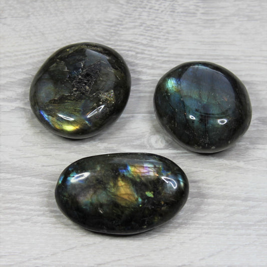 LABRADORITE Pebble image 0